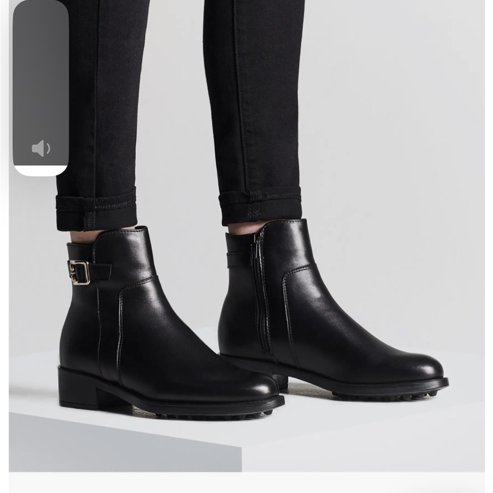 La Canadienne Waterproof Shelby Bootie, black leather, sz 7.5 (GUC)